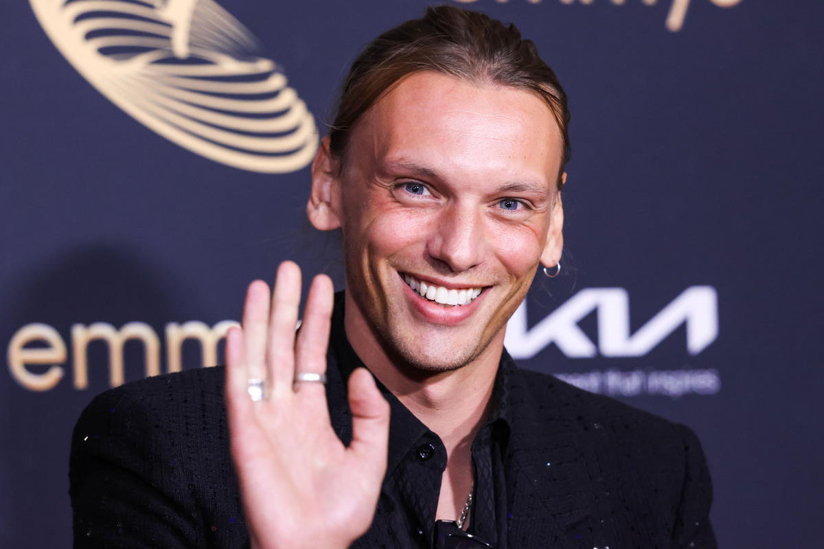 Does Jamie Campbell Bower Have a Girlfriend?