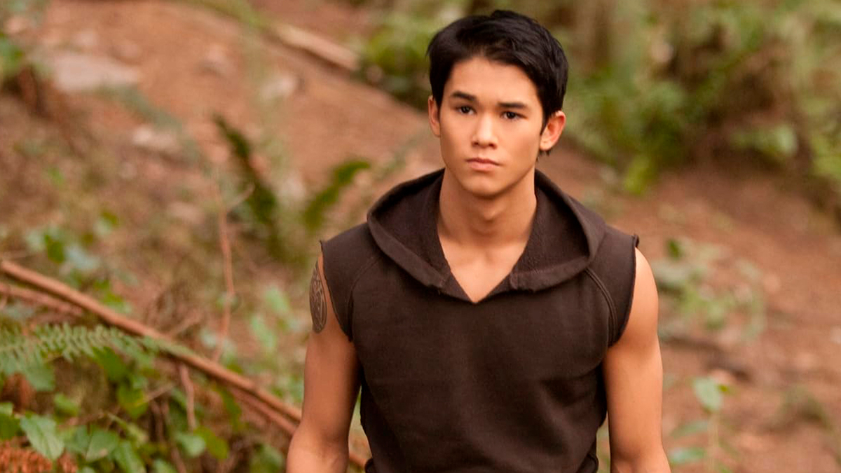 Remember Seth Clearwater? Twilight's Sweetest Wolf Looks Gorgeous Today at 29