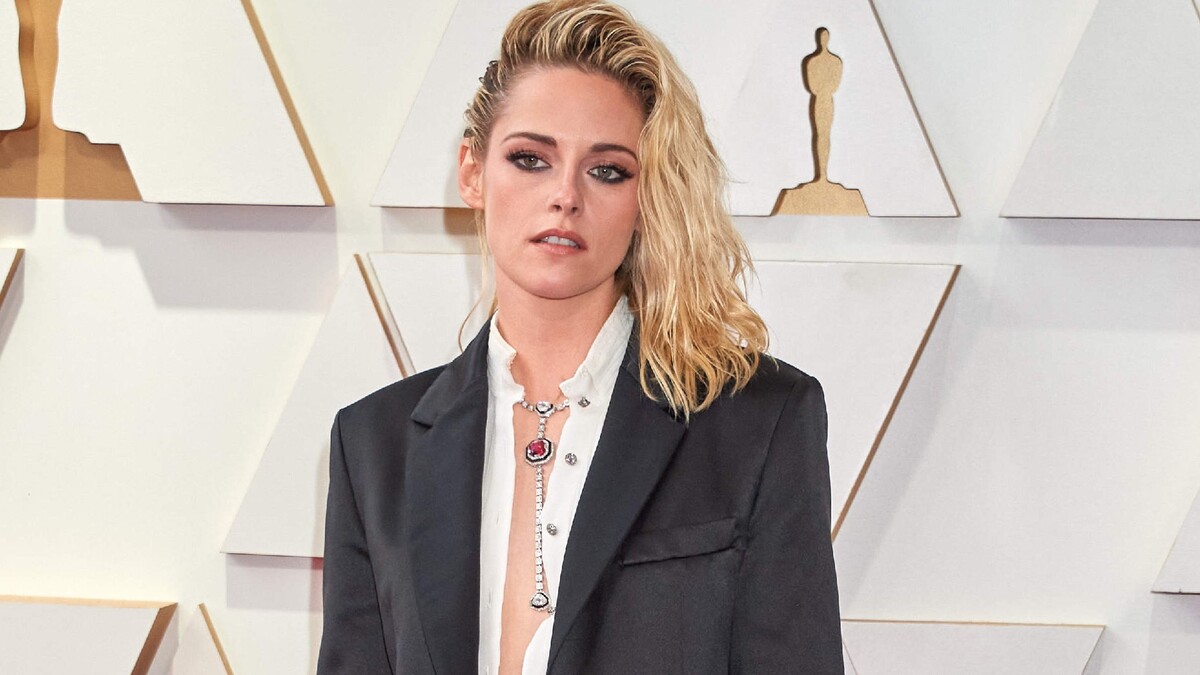 “I miss the Fashion Police”: Fans React to Kristen Stewart Wearing Shorts at the Oscars