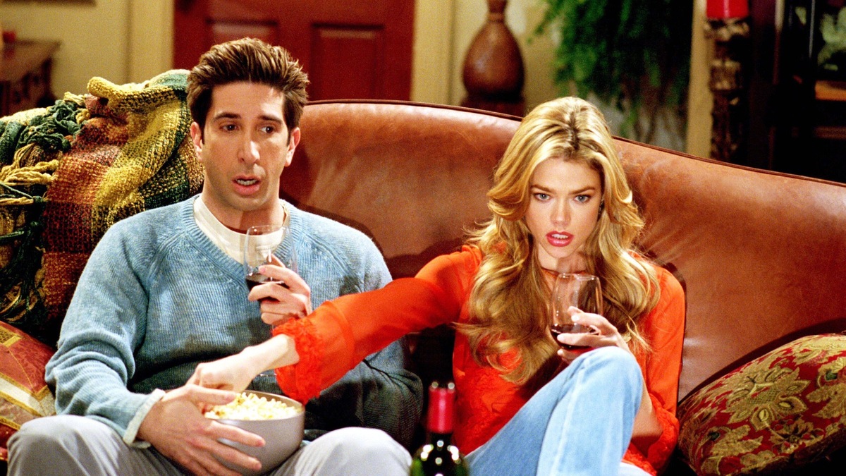 5 Sitcoms To Binge When You're Fed Up With Friends