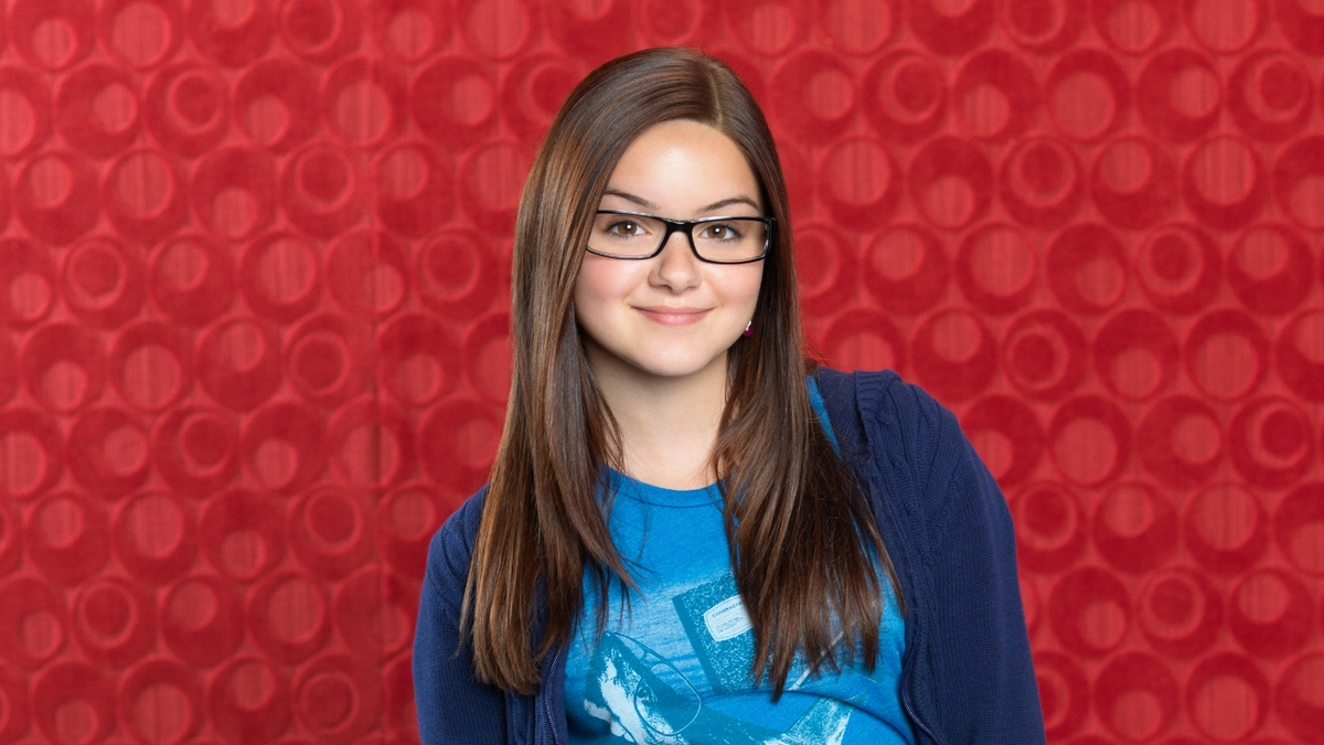 Not So Dorky Anymore? How Actress Who Played Modern Family's Alex ...