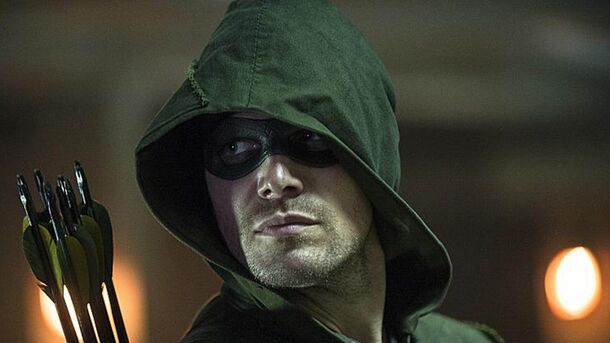 Arrow's Stephen Amell Has a Warning For Flash Fans Ahead of Finale