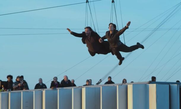 Keanu Reeves Jumped off a Skyscraper 20 Times for the Perfect Film Shot - image 1