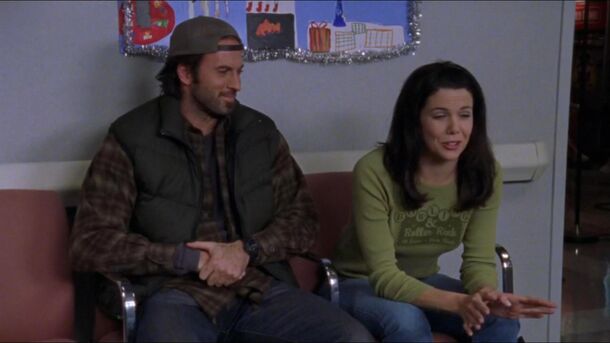 The List of All 9 Gilmore Girls Episodes with Cozy Christmas-y Vibes - image 1