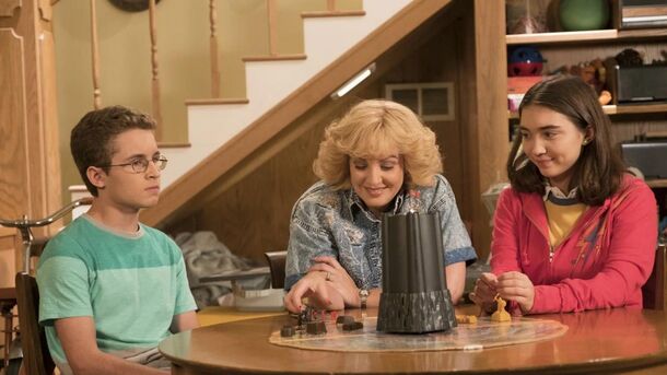 Forget Young Sheldon, These 15 Family Sitcoms Are a Must-Watch - image 12