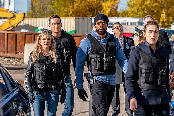 The Intelligence Unit moving out on a Chicago street in tactical vests
