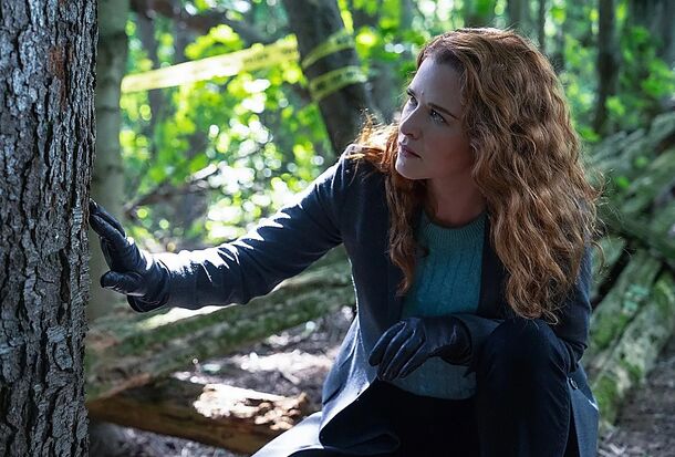 Sarah Drew as Emily Lane in Mistletoe Murders (2024). Season 3 premieres on November 5 with Aaron, her old partner from the Chimera days, at her door