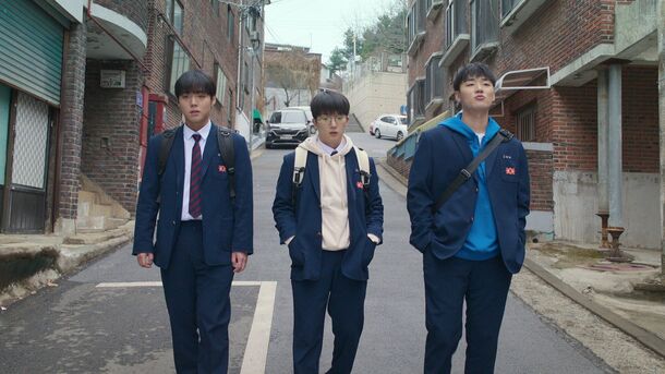 Park Ji-hoon, Hong Kyung and Choi Hyun-wook in Weak Hero Class 1 (2022). Beom-seok arrives at Byeoksan High School as a bullied transfer and becomes the third friend in their trio