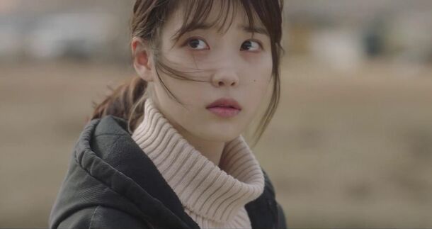 IU as Lee Ji-an in My Mister (2018). The 16-episode drama ends with Ji-an and Dong-hoon meeting by chance in a coffee shop and shaking hands