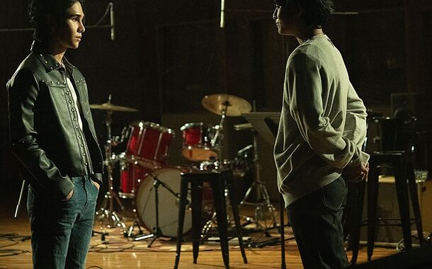 A scene in a music studio in KinnPorsche (2022). Jeff Satur, who plays Kim, is also a singer and performs the series' song