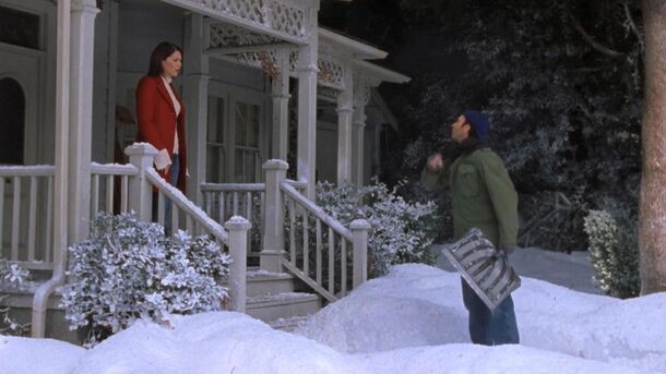 The List of All 9 Gilmore Girls Episodes with Cozy Christmas-y Vibes - image 2