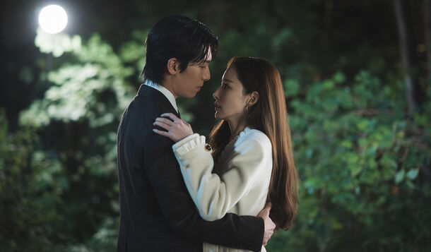 If You Love Twisted Romance & Deadly Secrets, This K-Drama Is the Best Thriller of the Year - image 2
