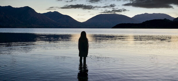 Jane Campion's Only Show Is This 13-Year-Old Mystery Drama Gem Starring Elisabeth Moss - image 1