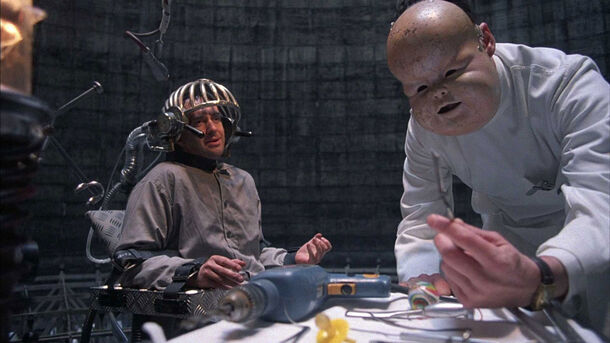 This 98%-Rated Surreal Sci-Fi Comedy Is a Perfect Pick for Those Who Hate Christmas - image 2