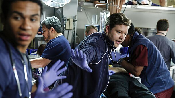 20 Medical Dramas To Watch if You Liked New Amsterdam, Ranked - image 10