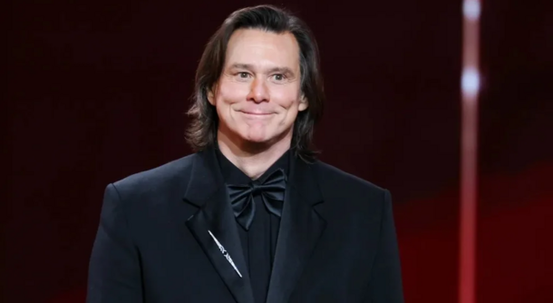 What Happened to Jim Carrey? His Appearance in Paris Sparked Wild Conspiracy Theories - image 1