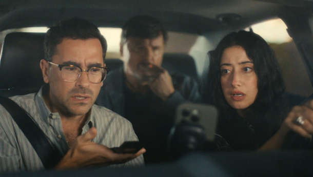 Forget 82% on RT, New Crime Comedy From 'Schitt's Creek' Creator Is a Run-Of-The-Mill Show - image 2