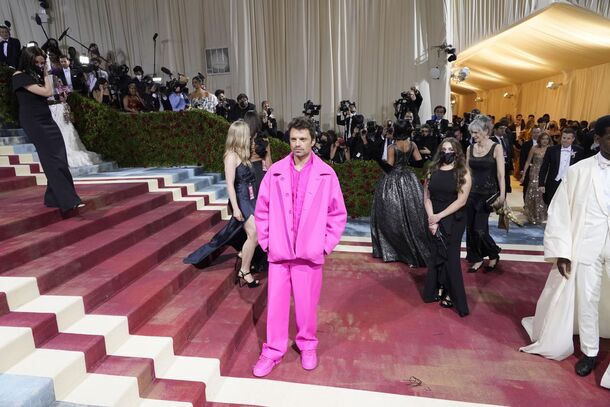 5 Weirdest Celebrity Outfits at This Year's Met Gala - image 1