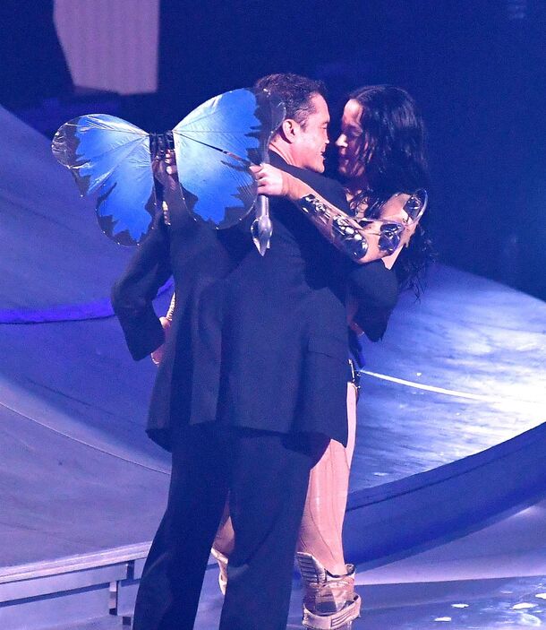 Orlando Bloom Hits the Dance Floor Solo at Bezos Wedding: Fans Buzz It Could Impact Katy Perry’s World Tour - image 1