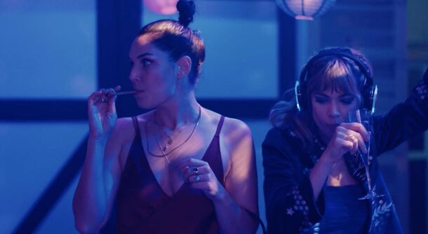 This 94% Fresh Black Comedy Is a Must-See for Those Waiting for 'The White Lotus' Season 4 - image 2