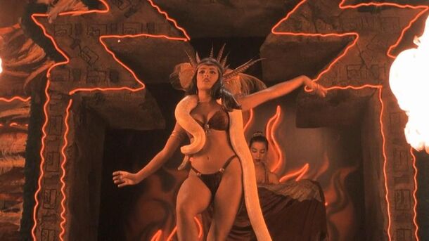 Salma Hayek Faced Her Worst Fear in Tarantino’s Vampire Movie & Stole the Show - image 3