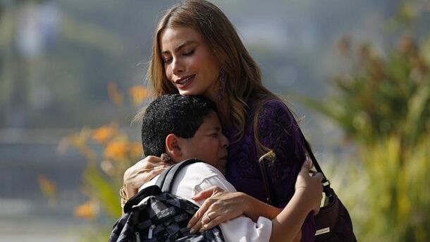 Why Does Gloria Call Manny “Papi” in ‘Modern Family’? Fans Finally Explain - image 1