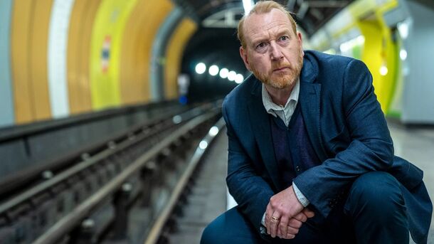 The Chelsea Detective (2022) — glued to the Thames and Albert Bridge