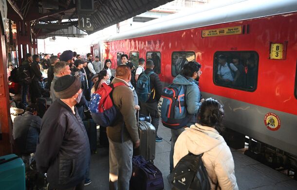 A crowded Indian railway platform — the network the hydrogen fleet is joining