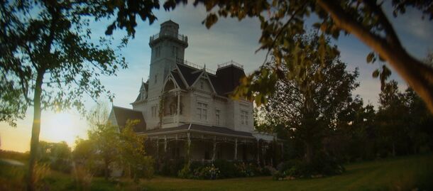 The Owens house at sunset in Practical Magic 2 (2026). Sally and Gillian believed they had lifted the family curse in 1998, until Sally's second husband, Gary, died