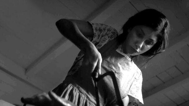 This 10-Year-Old Black-And-White Movie Is One of the Creepiest Horror Debuts Ever - image 2