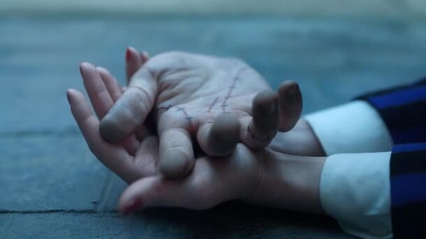 Does Thing Really Die in ‘Wednesday’? Season 2 Storyline Has Fans Heartbroken - image 3
