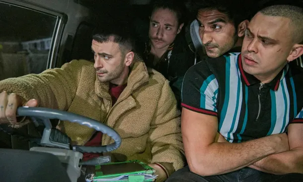 If You Loved 'Shameless', You'll Binge These 8 Dysfunctional Family Dramas, Ranked by IMDb