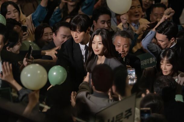 Disney+'s New Hit Is a 100% Fresh K-Drama That Divided Critics and Viewers