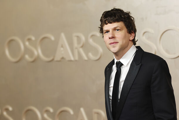 Jesse Eisenberg Breaks Silence on Jeremy Strong Replacing Him in ‘The Social Reckoning’