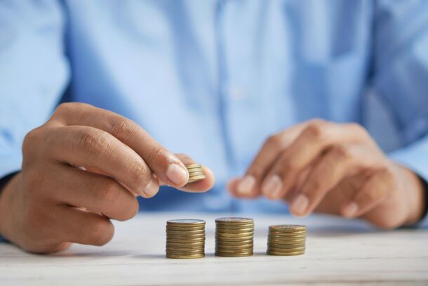 The Wealth Gap: 5 Common Daily Habits That Keep People Stuck in a Financial Loop