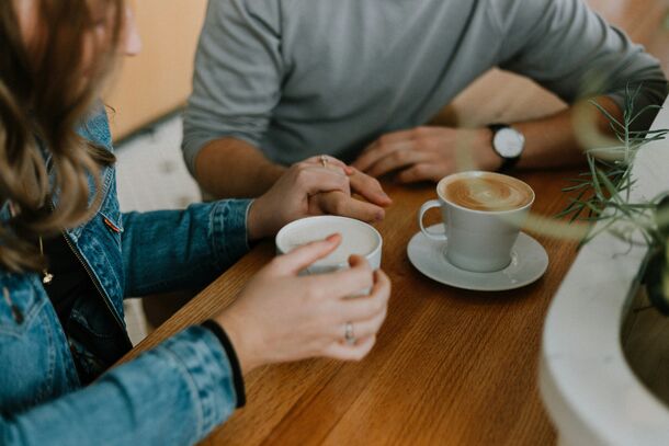6 First Date Etiquette Rules You're Probably Breaking, According to an Expert