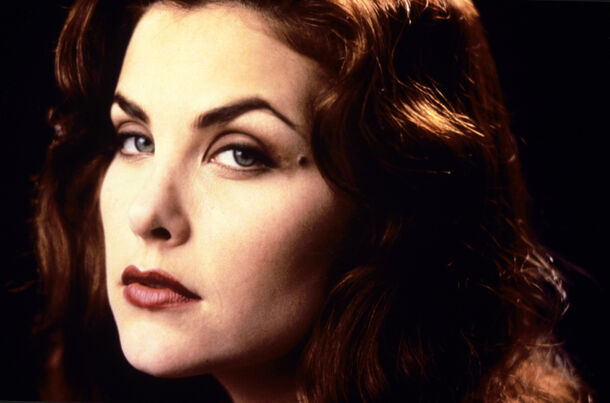 While Hollywood Rebuilds Its Faces, Sherilyn Fenn Just Kept Hers — And Somehow Still Wins While Hollywood Rebuilds Its Faces, Sherilyn Fenn Just Kept Hers — And Somehow Still Wins