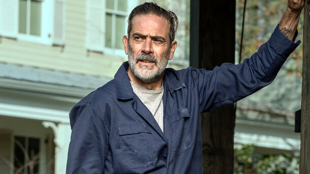 Seems Like The Walking Dead's Jeffrey Dean Morgan Just Can't Put His Phone Down on Set Seems Like The Walking Dead's Jeffrey Dean Morgan Just Can't Put His Phone Down on Set