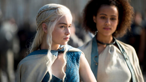 Emilia Clarke Explained Why She Resents Her Former Game of Thrones Co-Stars Emilia Clarke Explained Why She Resents Her Former Game of Thrones Co-Stars