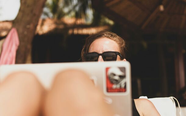 The Psychology-Backed Way to Actually Unplug and Stop Thinking About Work on Vacation