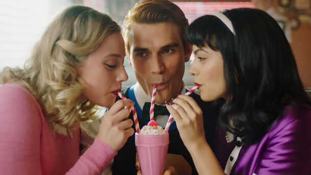 Riverdale Showrunner Isn’t The One To Blame For The Series’ Flop Finale Riverdale Showrunner Isn’t The One To Blame For The Series’ Flop Finale