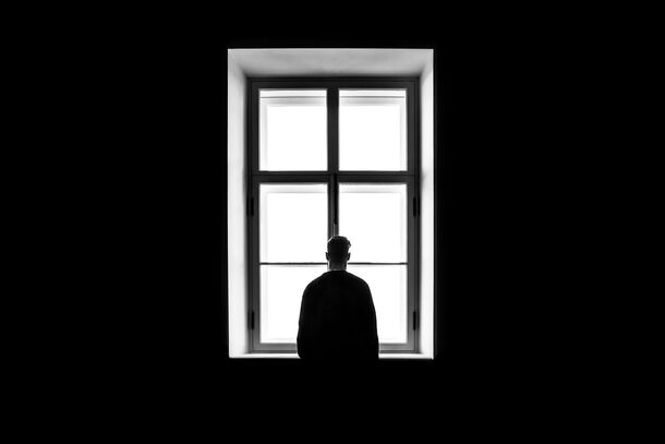Disconnected from the World? 5 Steps to Overcome Loneliness, According to a Therapist