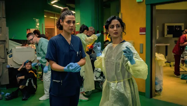 This 100%-Rated German Medical Drama Is the Ultimate Pick for Anyone Missing 'The Pitt'