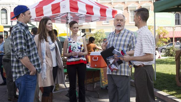 Melissa McCarthy says Gilmore Girls scripts ran 93 pages and she could not change a contraction