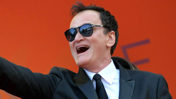Tarantino Responded with Middle Fingers from Stage as Audience Booed Him in Cannes Tarantino Responded with Middle Fingers from Stage as Audience Booed Him in Cannes