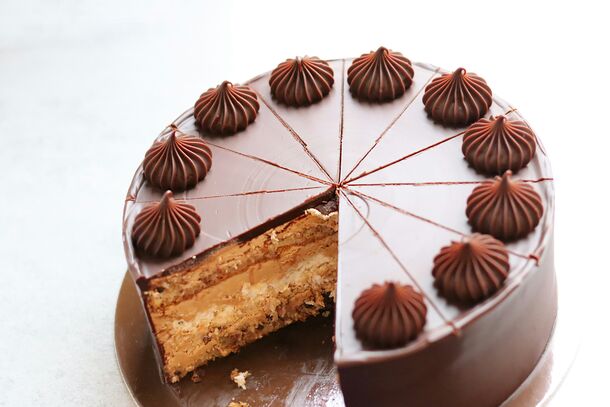 Craving for Snickers Cake? Here’s How to Make It With Simple Ingredients