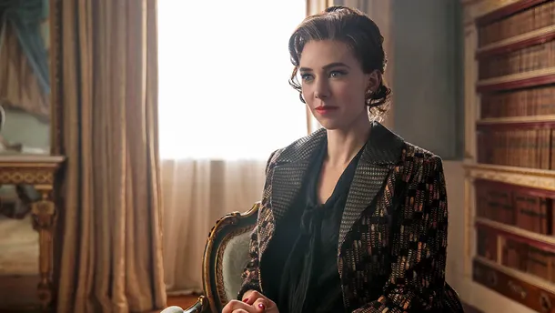 Vanessa Kirby's "Hands-Down Favorite" Film Is This German Thriller Made in a Single Take