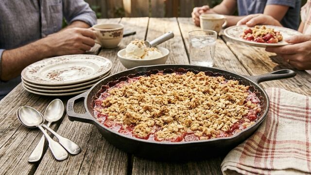 The Ultimate Sweet-and-Tangy Summer Comfort: Classic Strawberry Rhubarb Crisp