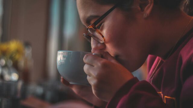 Think Twice Before That Evening Latte: Scientists Warn of "Caffeine Impulsivity"
