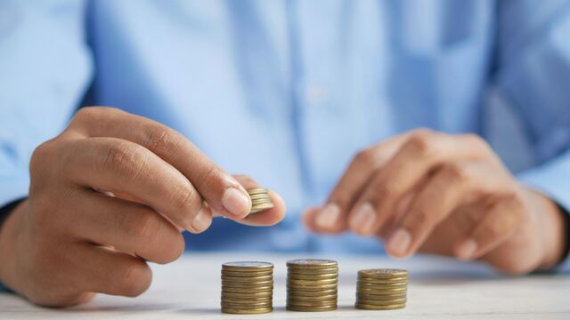The Wealth Gap: 5 Common Daily Habits That Keep People Stuck in a Financial Loop
